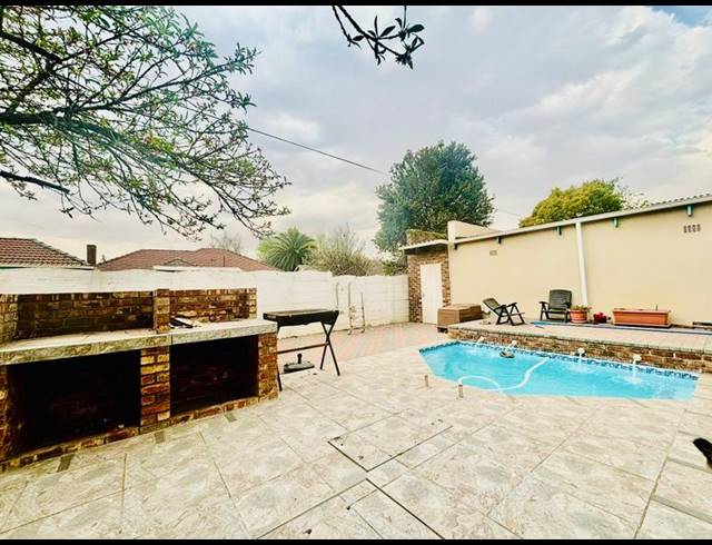 4 BEDROOM HOUSE FOR SALE IN VANDERBIJLPARK SW 1